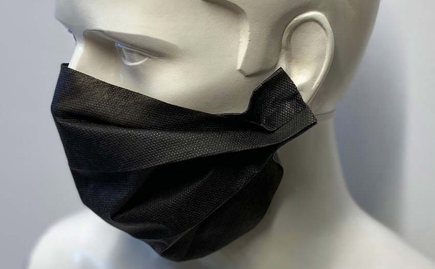 Corona-Krise - Produktion von Einwegmasken