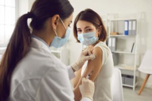 Deutsche bevorzugen Corona-Impfung in Apotheke